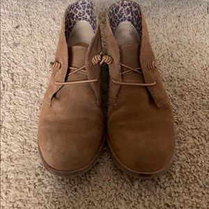 Lucky brand women’s leather chukka booties